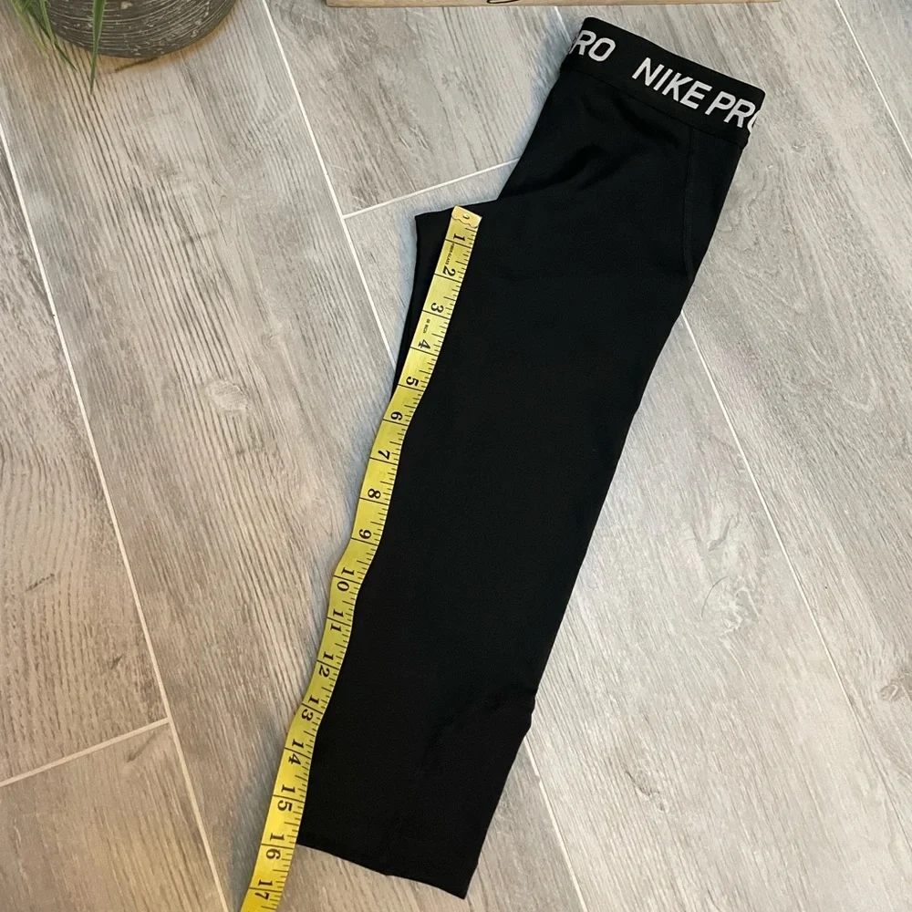Nike Pro Womens Small Black Dri FIT Cropped Leggings Capri Tights Swoosh EUC